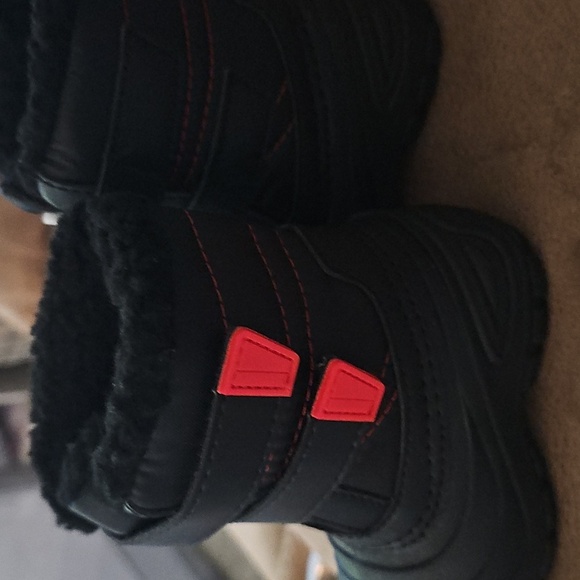 Wonder Nation Kids Black and Red Winter Boots - Picture 2 of 6